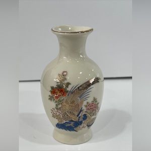 Vintage Bud Vase Small Porcelaine 3.5” H Beautiful birds Oriental